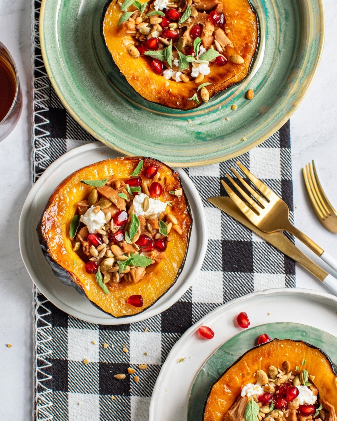Bar-B-Que Jackfruit-Stuffed Acorn Squash